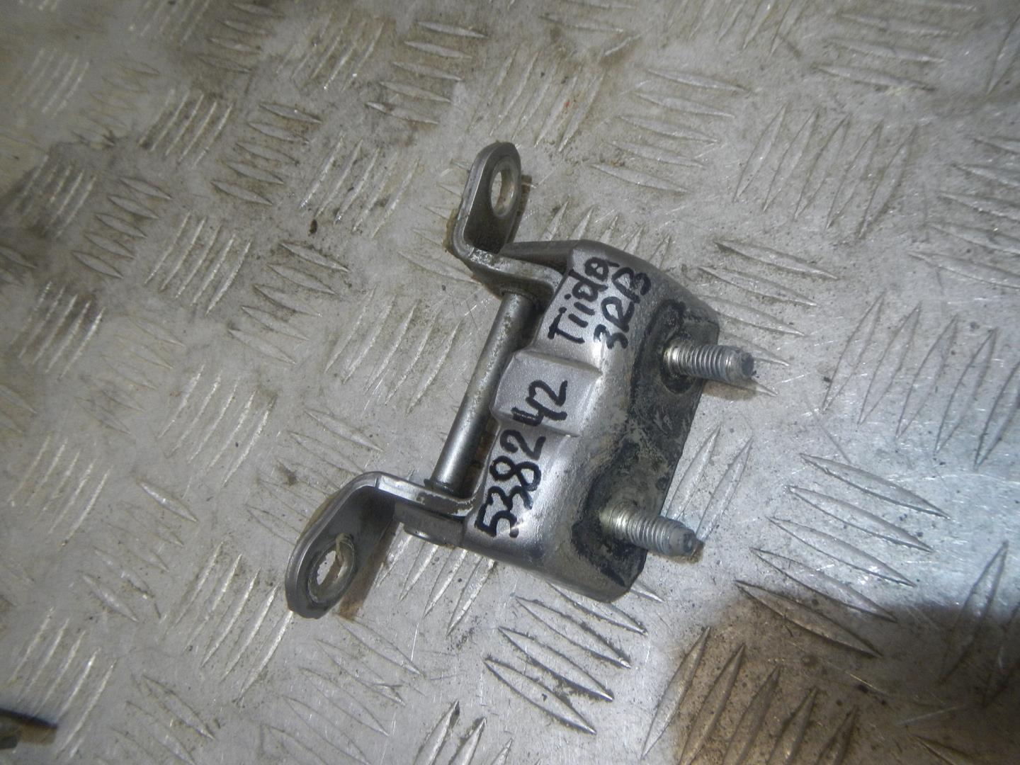 Петля двери задней правой верхняя