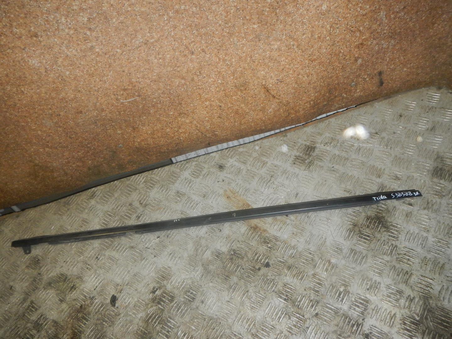 Накладка стекла заднего правого