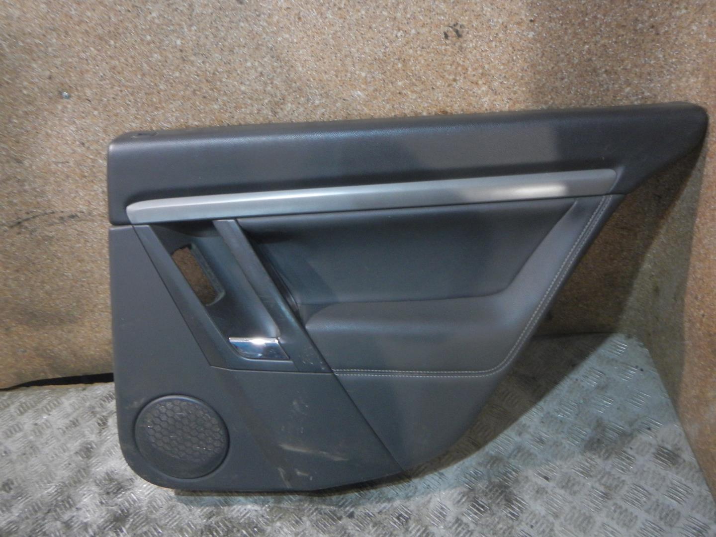 Обшивка двери задней правой