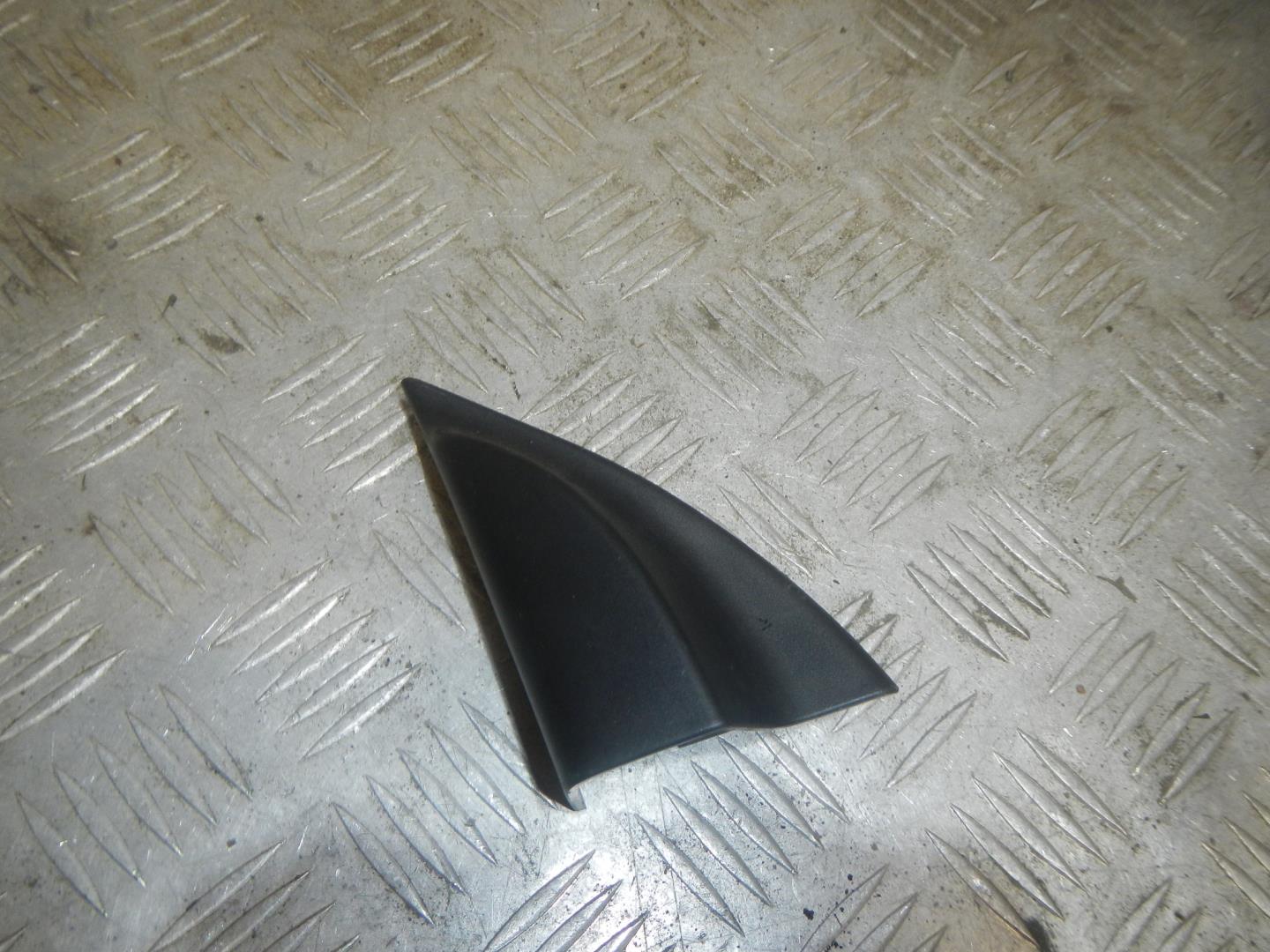 Крышка зеркала внутренняя правая