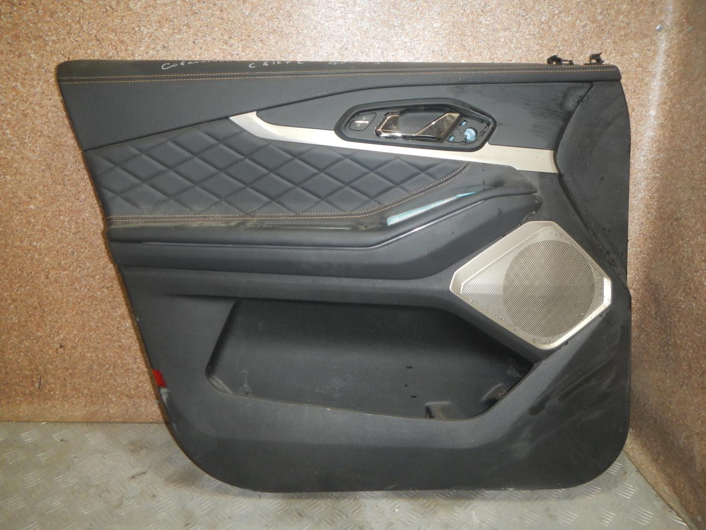 Обшивка двери передней левой