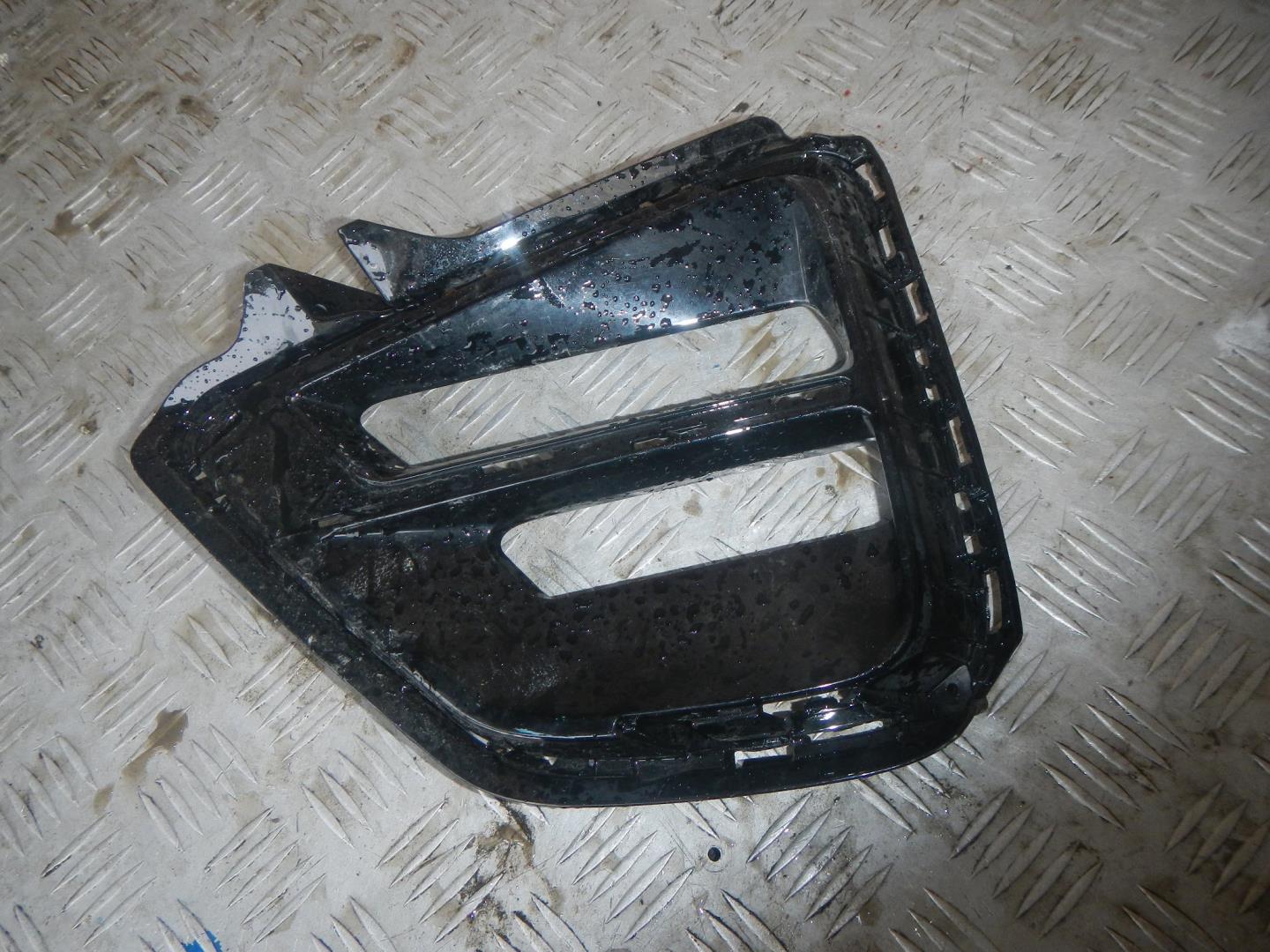 Решетка в бампер правая