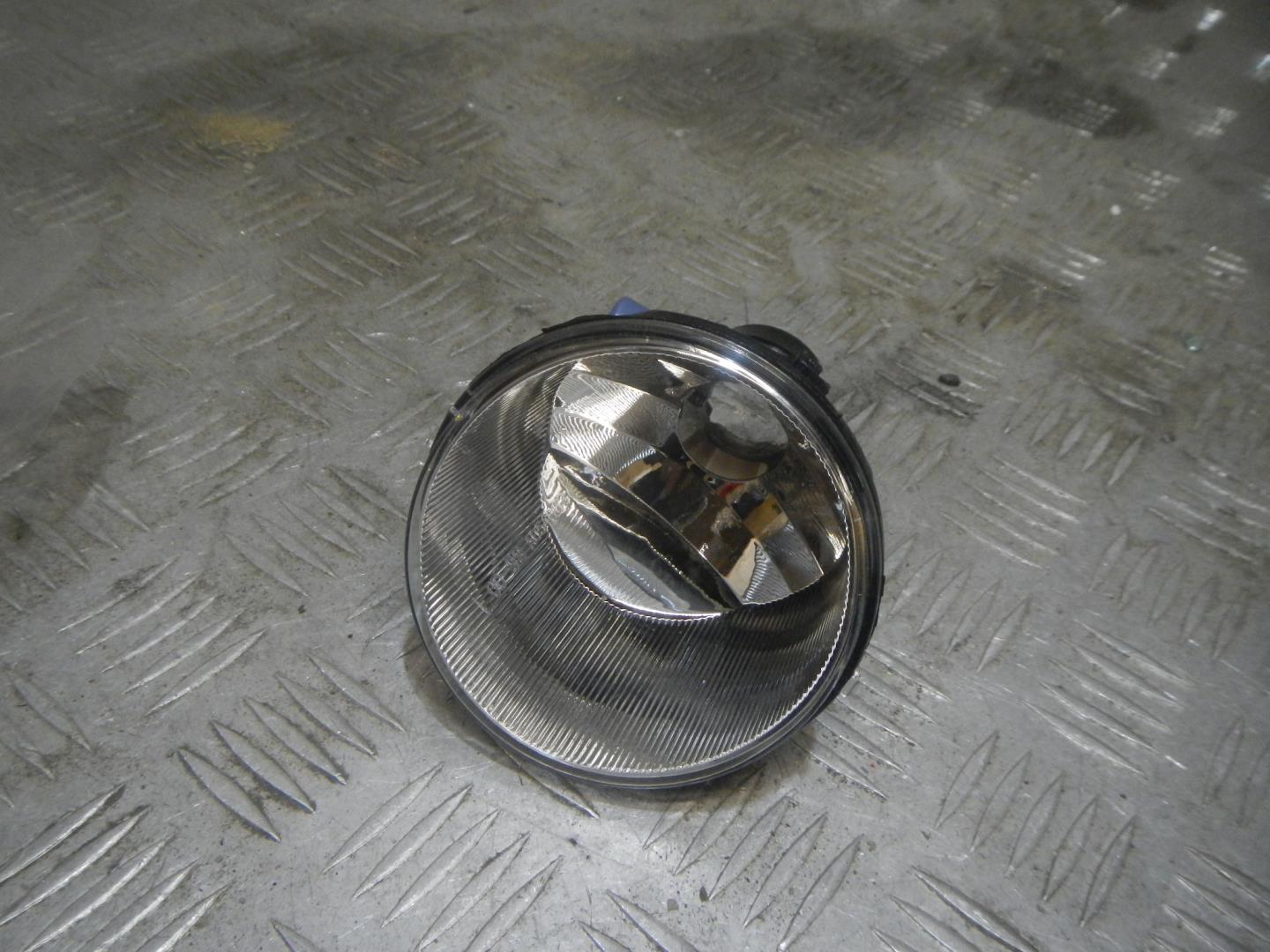Фара противотуманная левая
