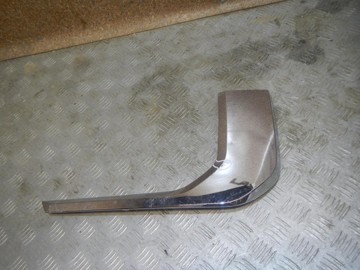 Накладка переднего бампера правая