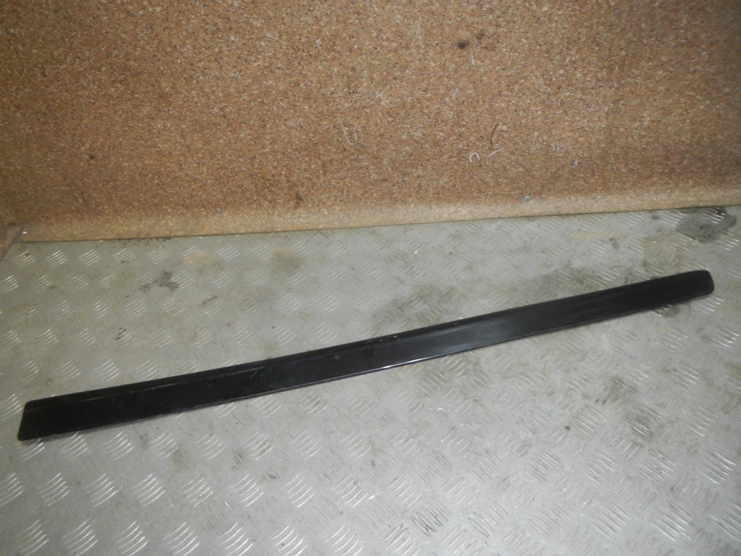 Молдинг передней правой двери