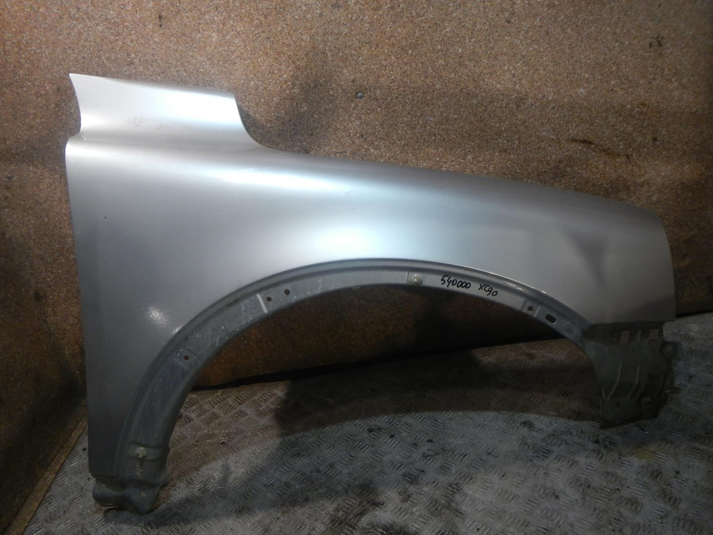 Крыло переднее правое