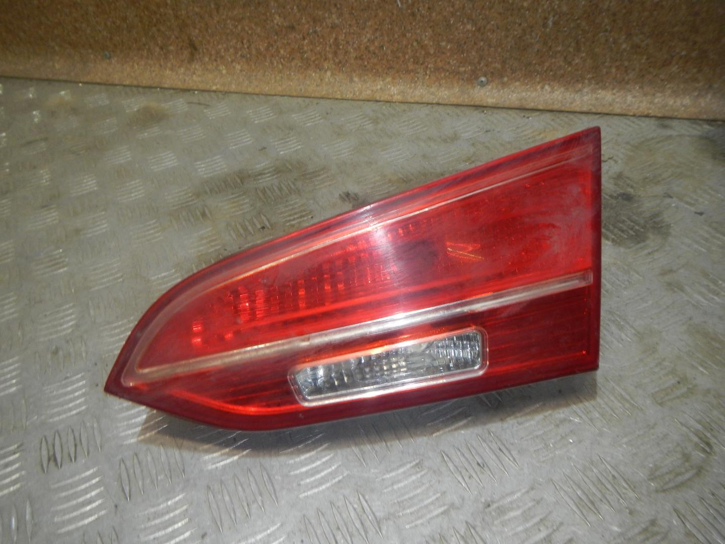 Фонарь задний внутренний правый