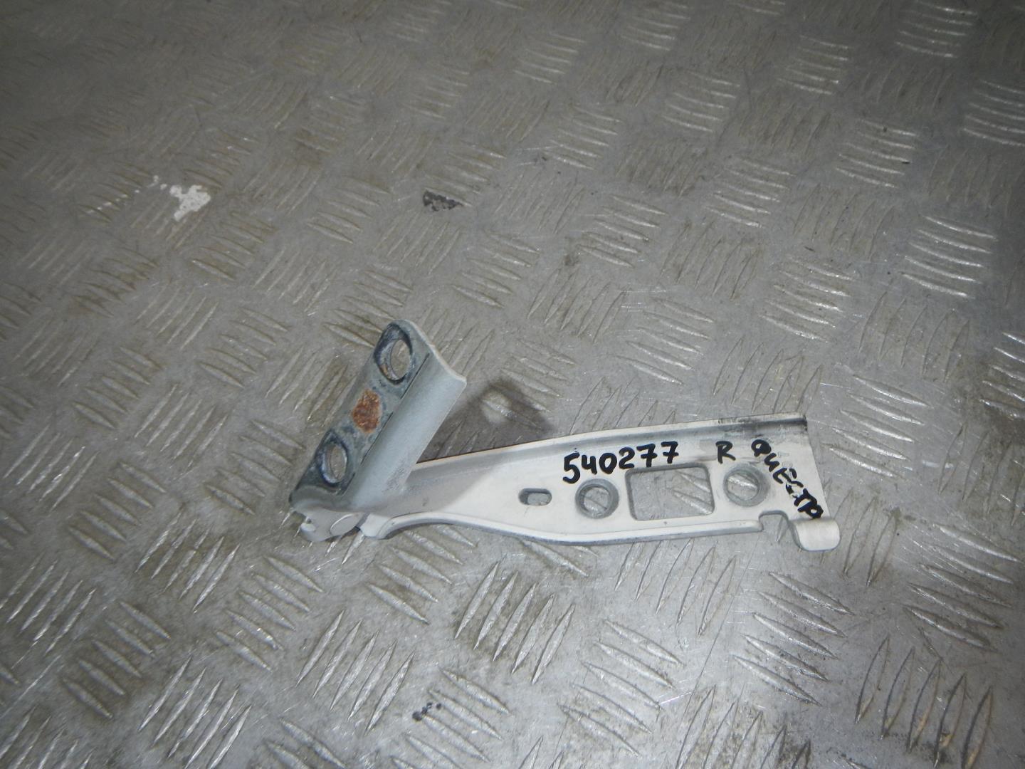 Петля капота правая