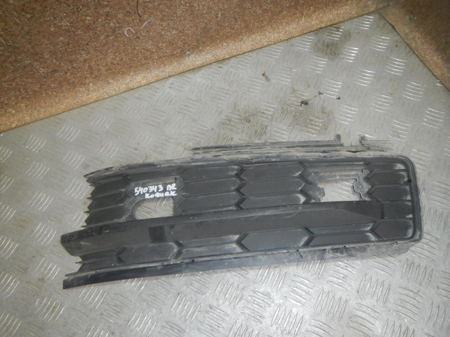 Решетка в бампер правая