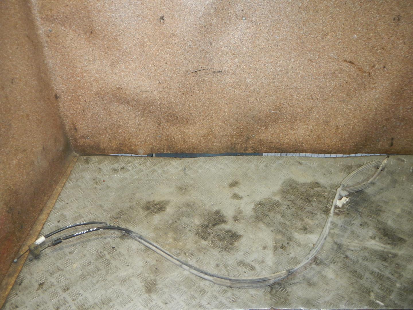 Трос стояночного тормоза