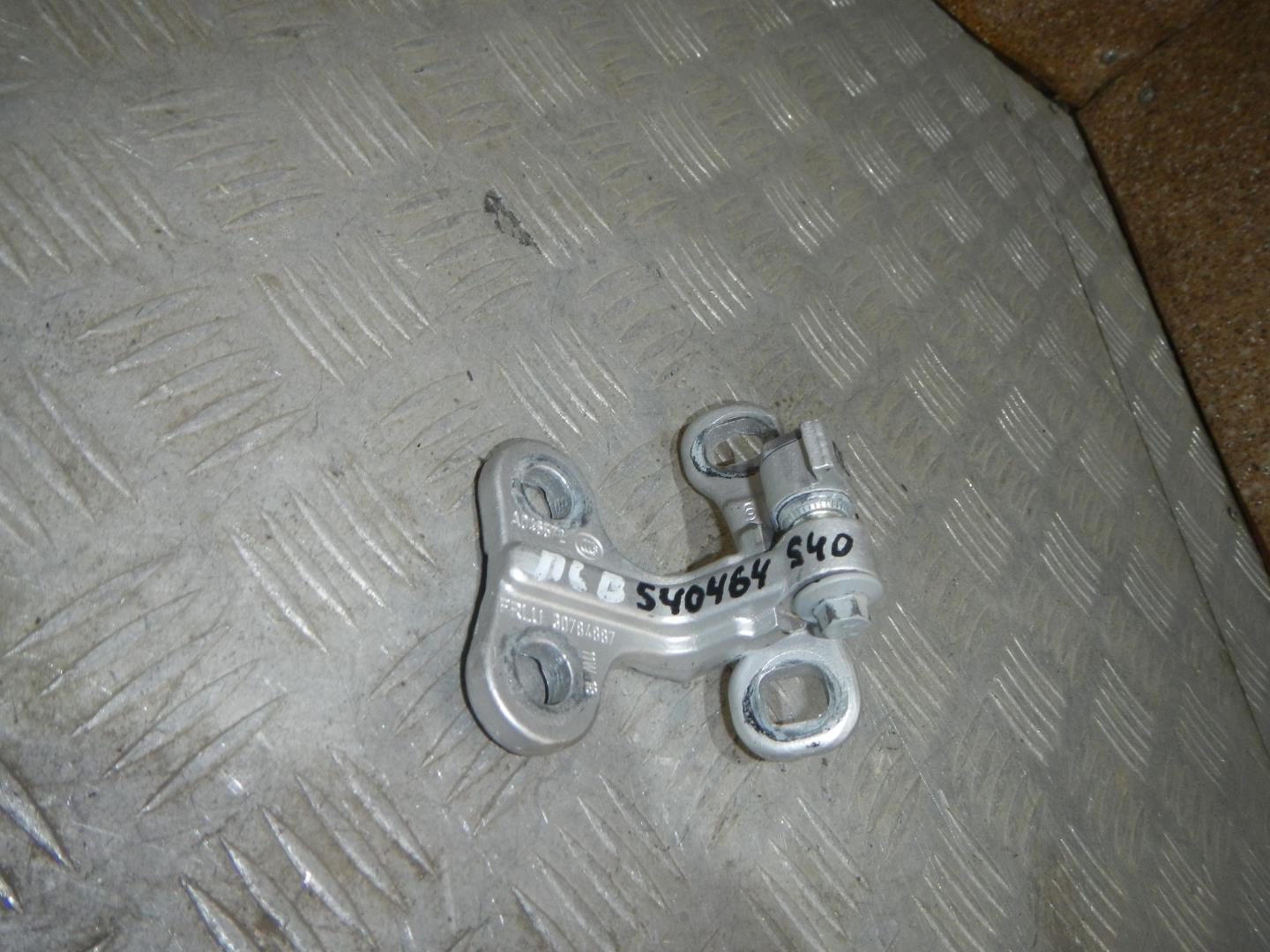 Петля двери передней левой верхняя