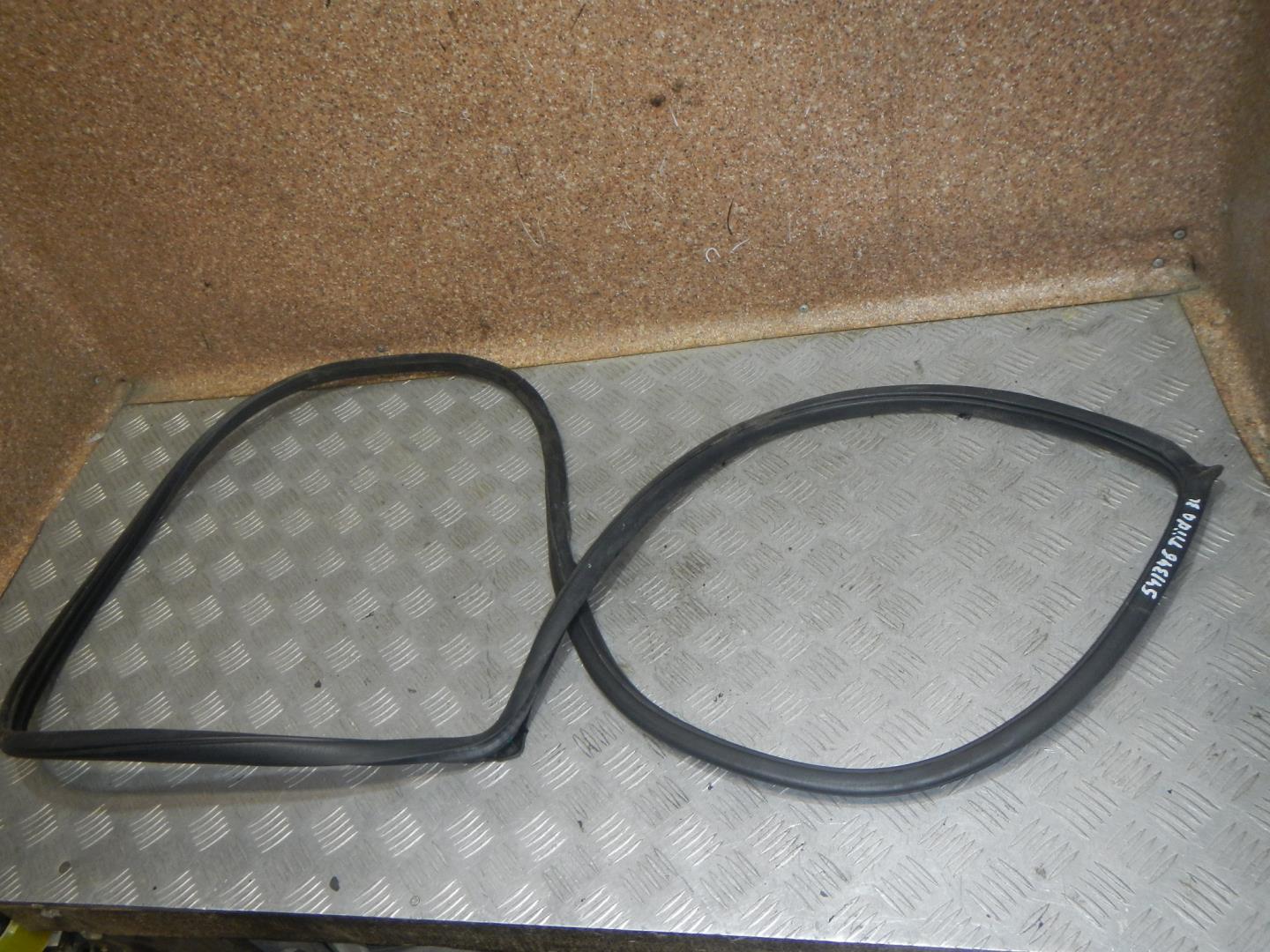 Уплотнитель двери