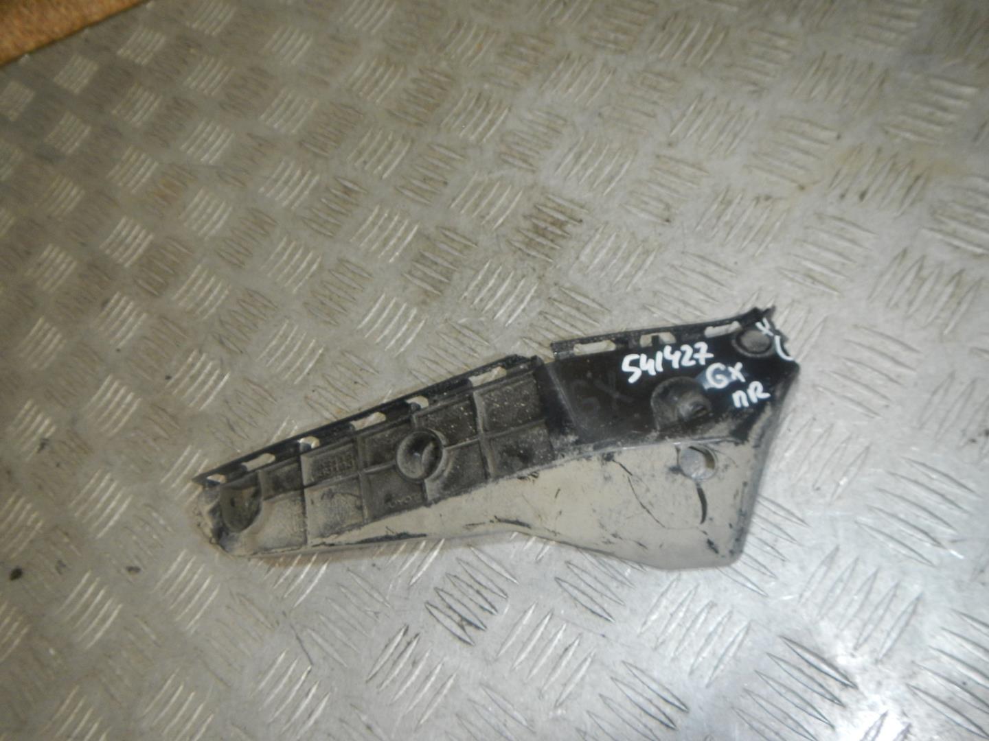 Кронштейн переднего бампера правый