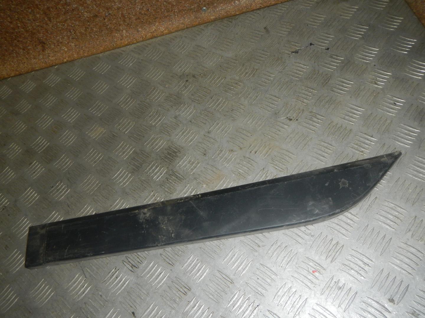 Молдинг задней левой двери