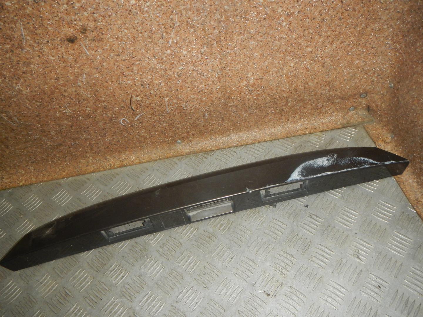 Накладка двери багажника