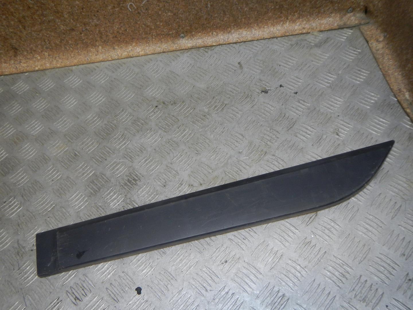 Молдинг задней левой двери