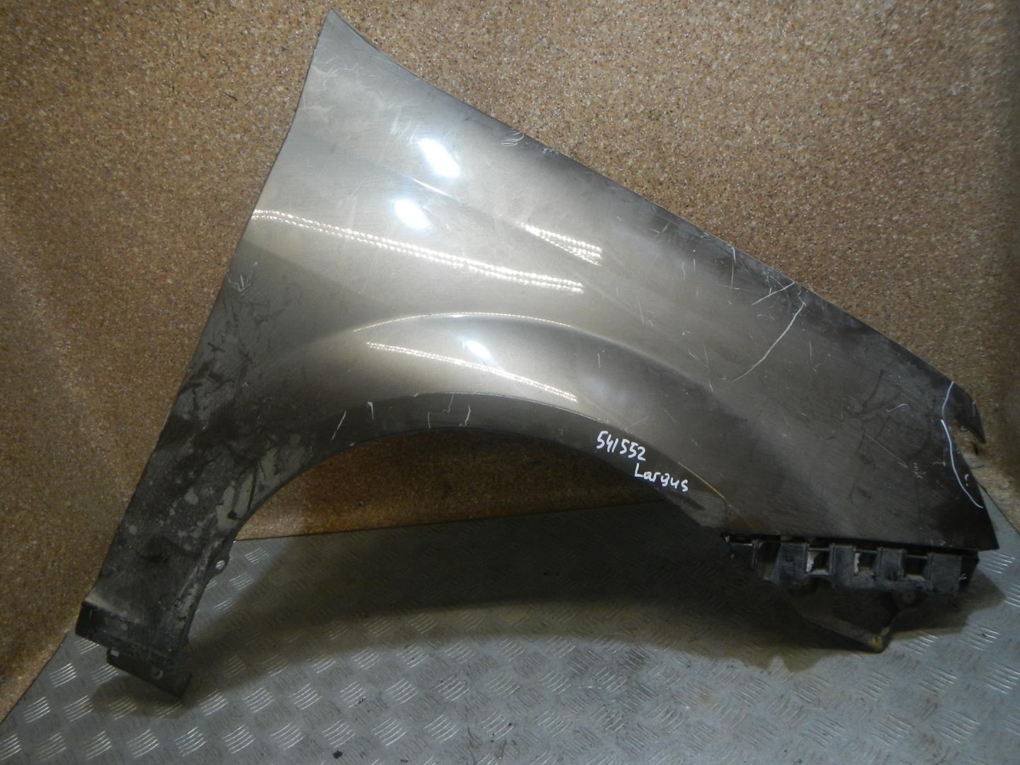 Крыло переднее правое