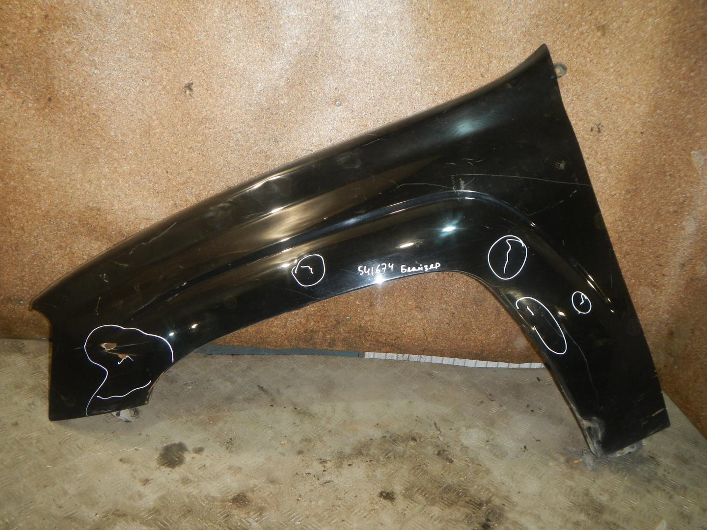 Крыло переднее левое