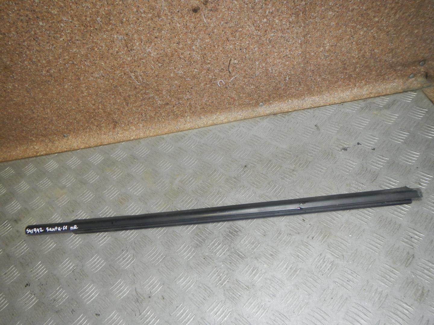 Накладка стекла переднего правого