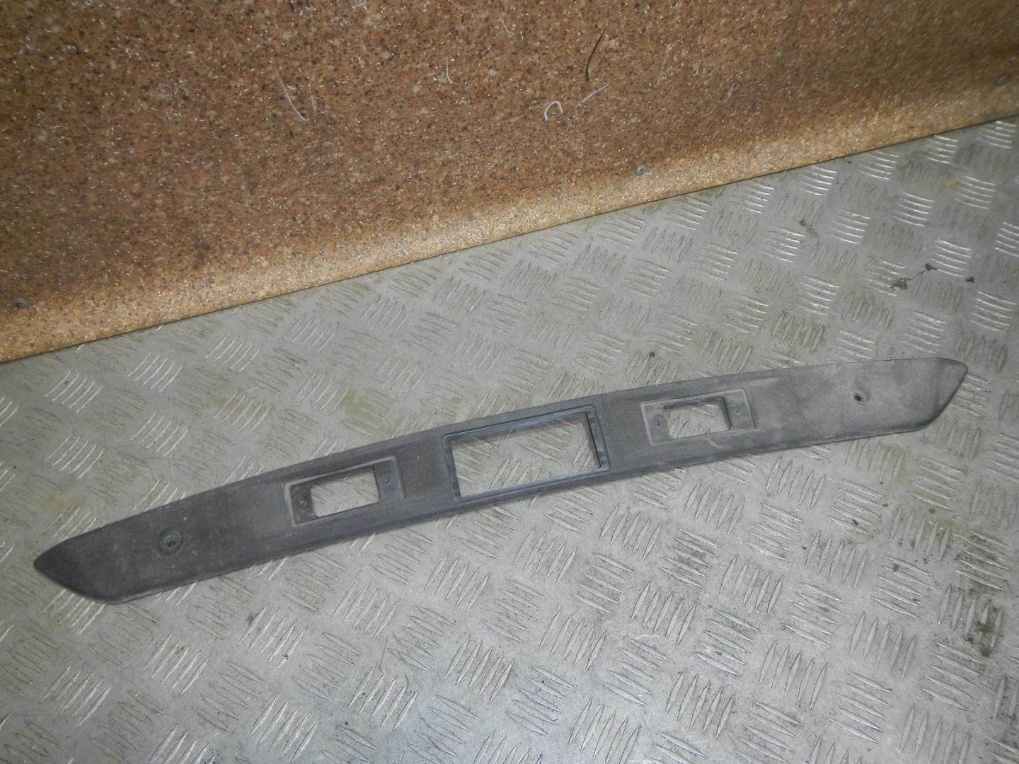 Накладка двери багажника