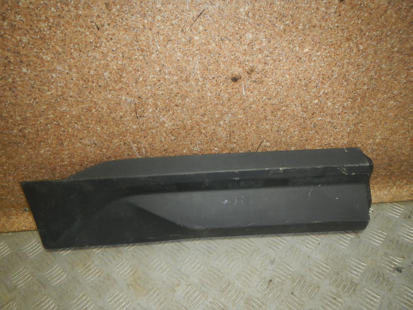 Молдинг задней правой двери