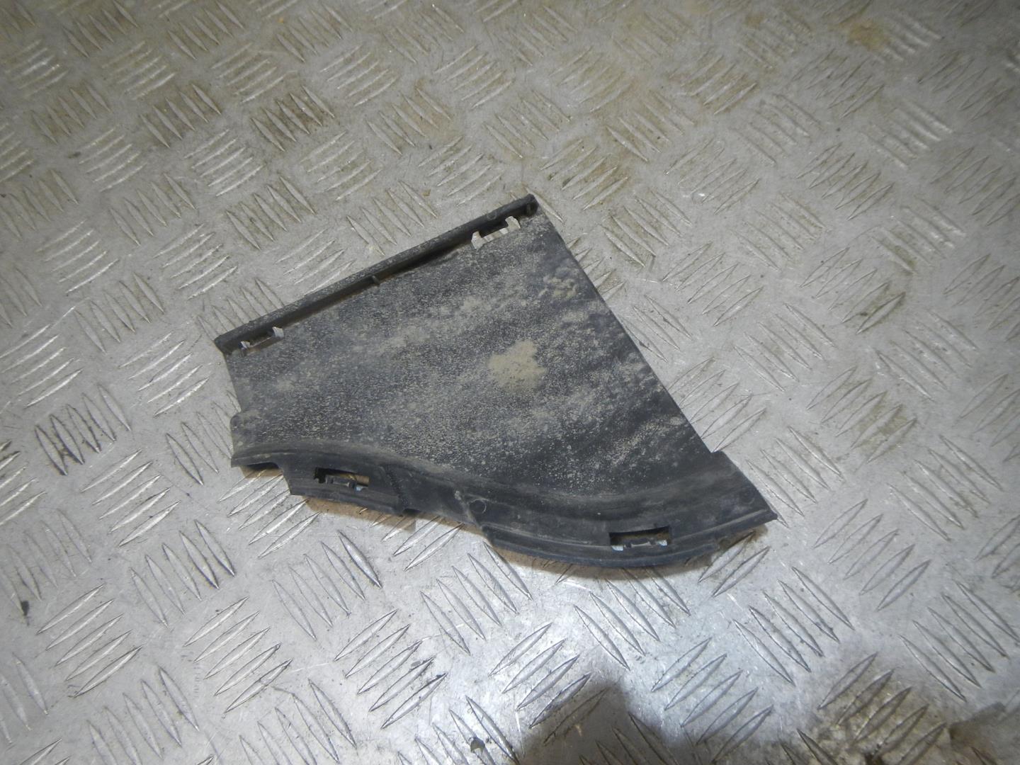 Воздуховод радиатора правый