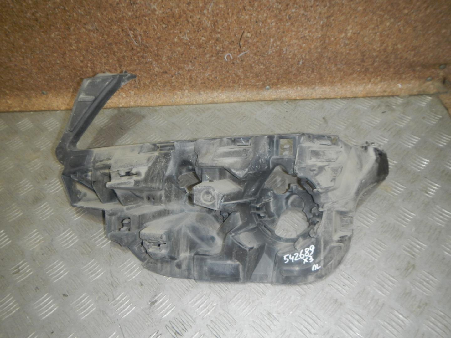 Кронштейн переднего бампера левый