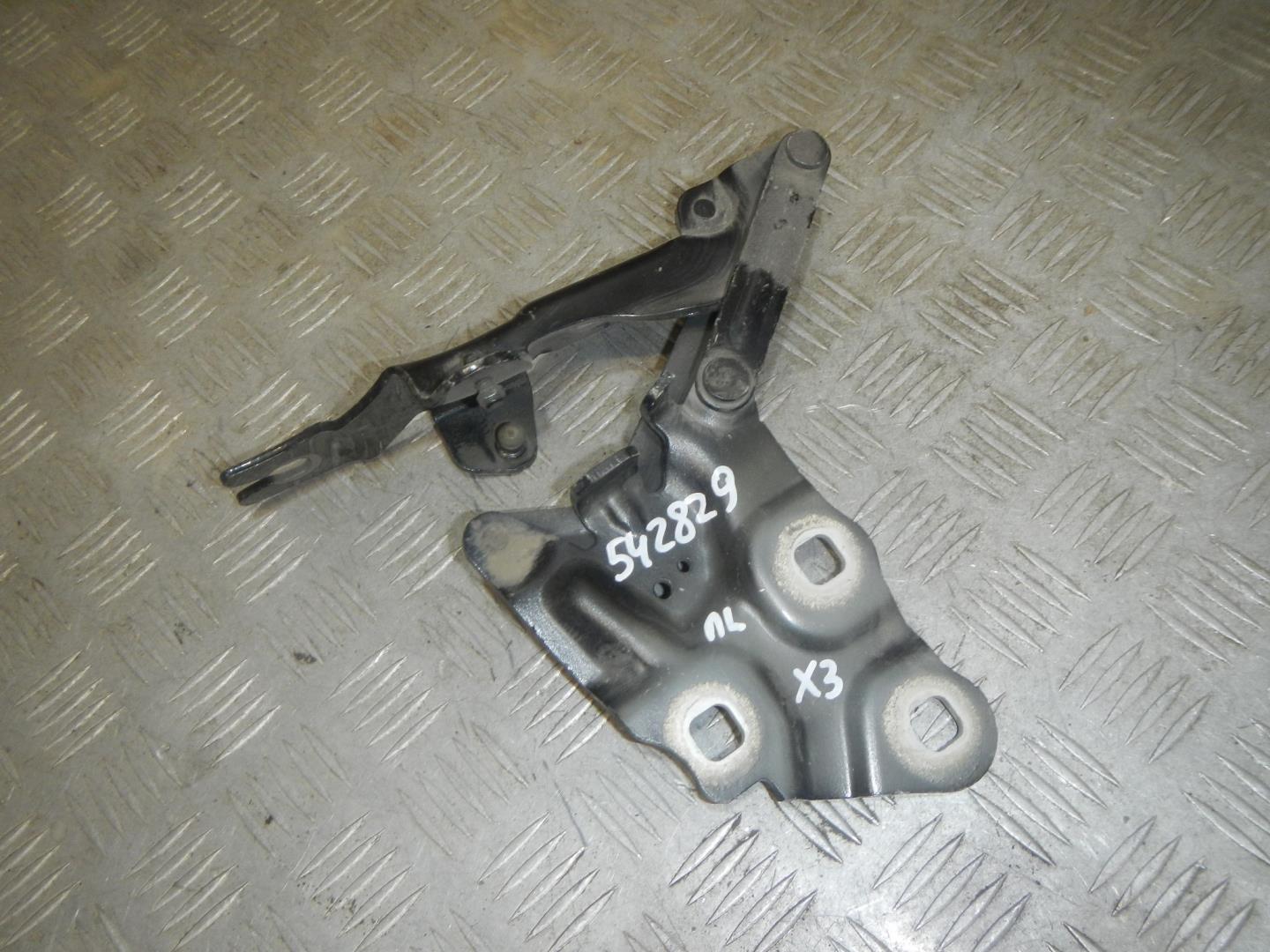 Петля капота левая