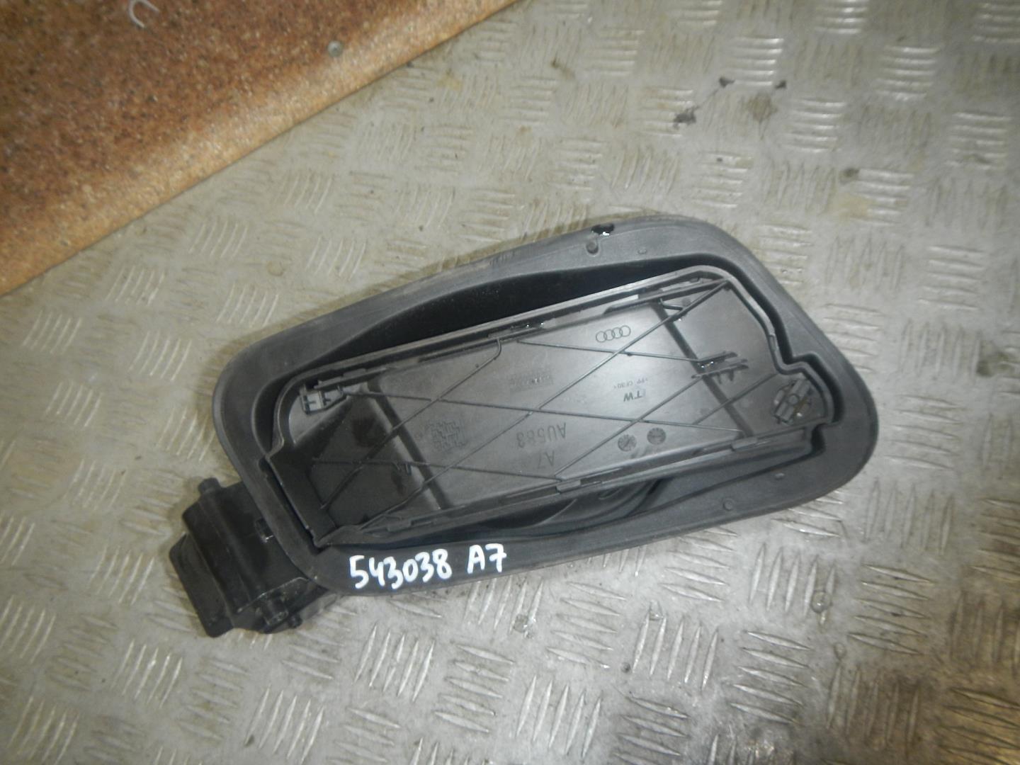 Ниша лючка бензобака