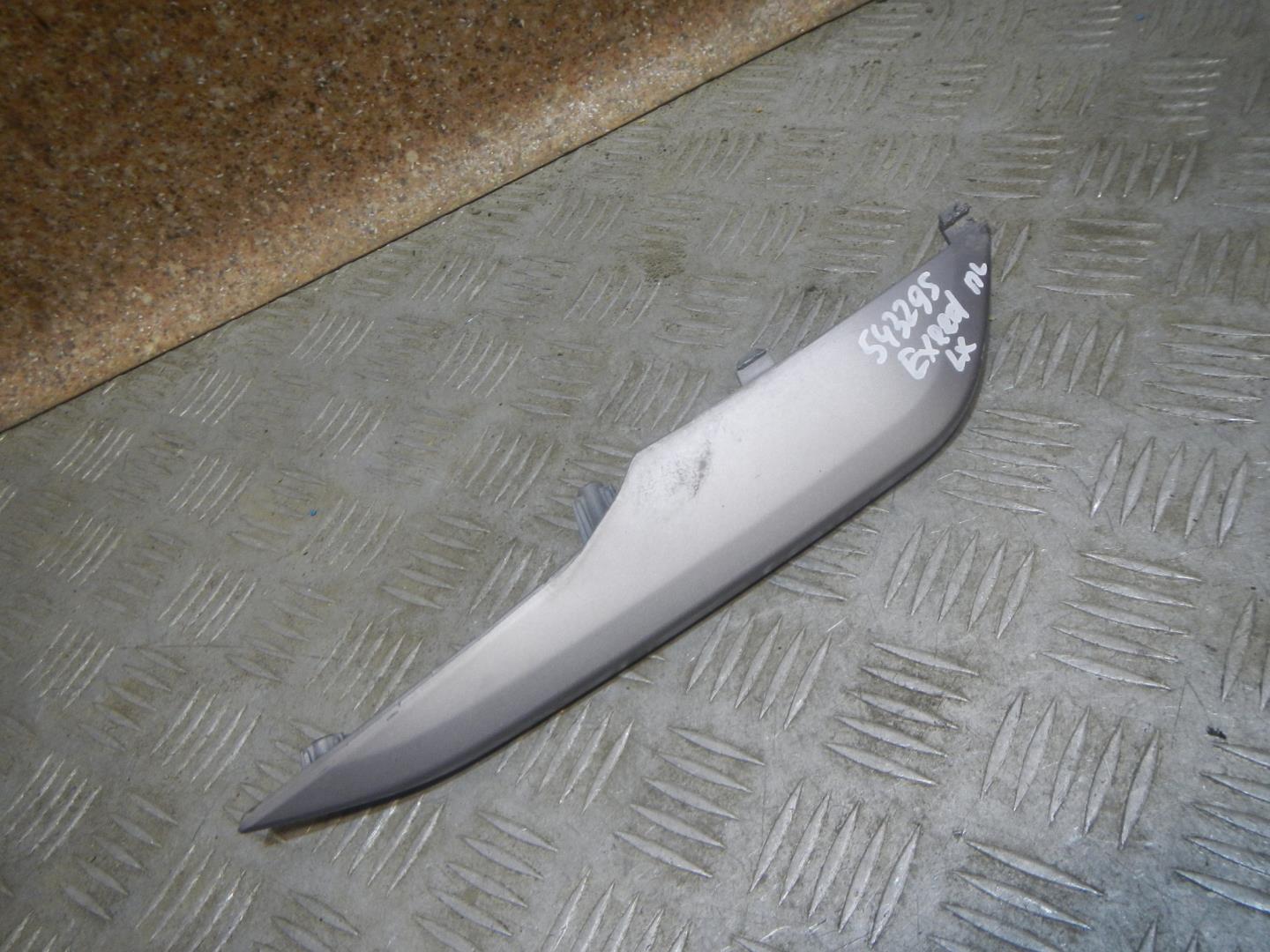 Молдинг переднего бампера левый