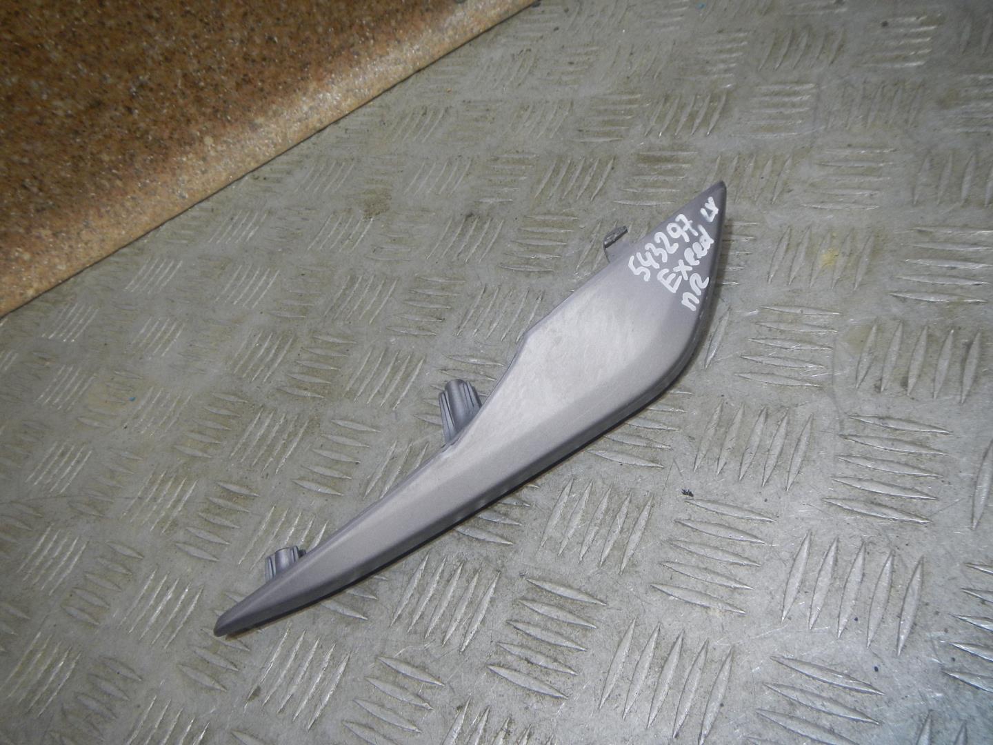 Молдинг переднего бампера правый