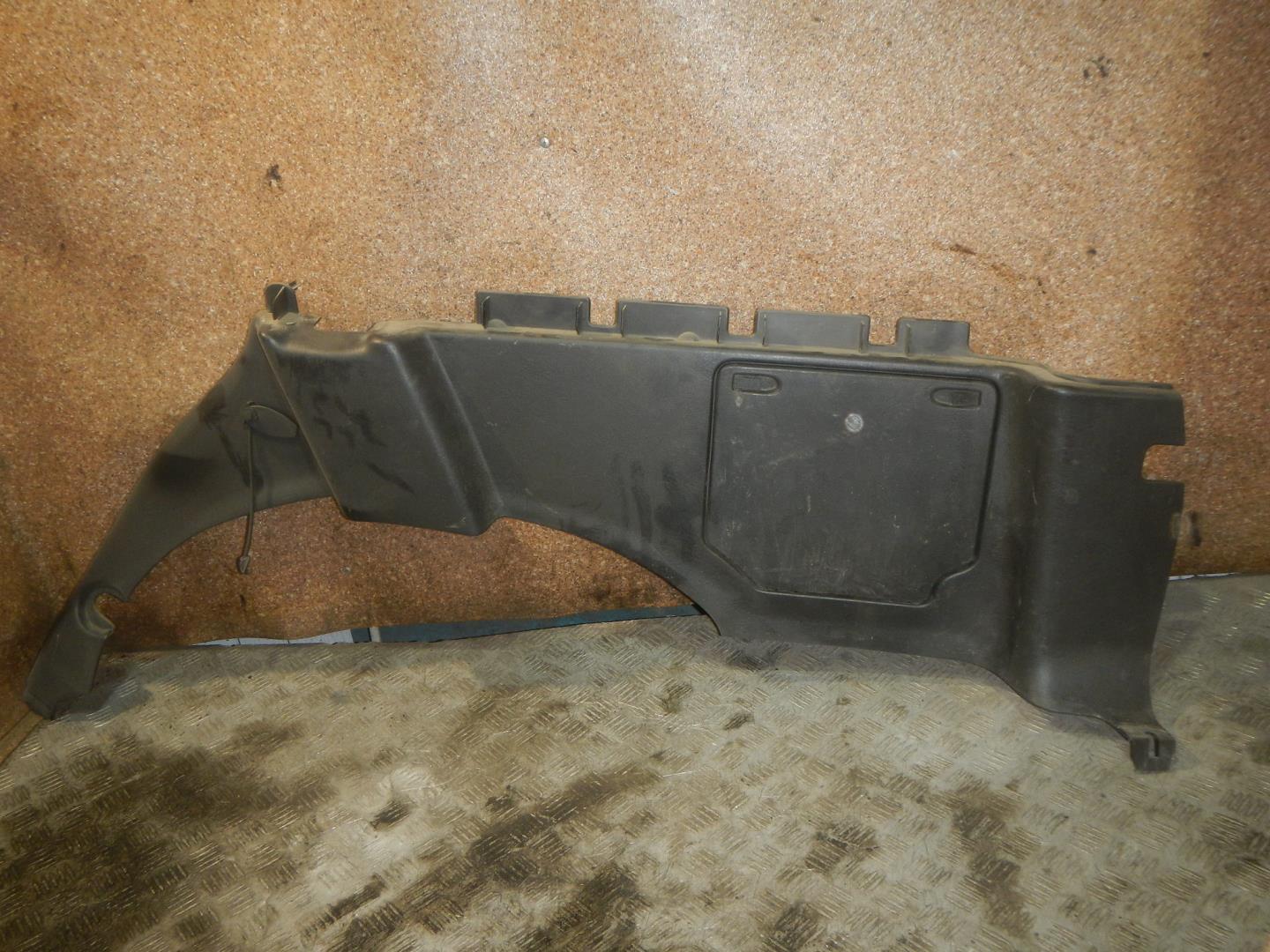 Обшивка багажника