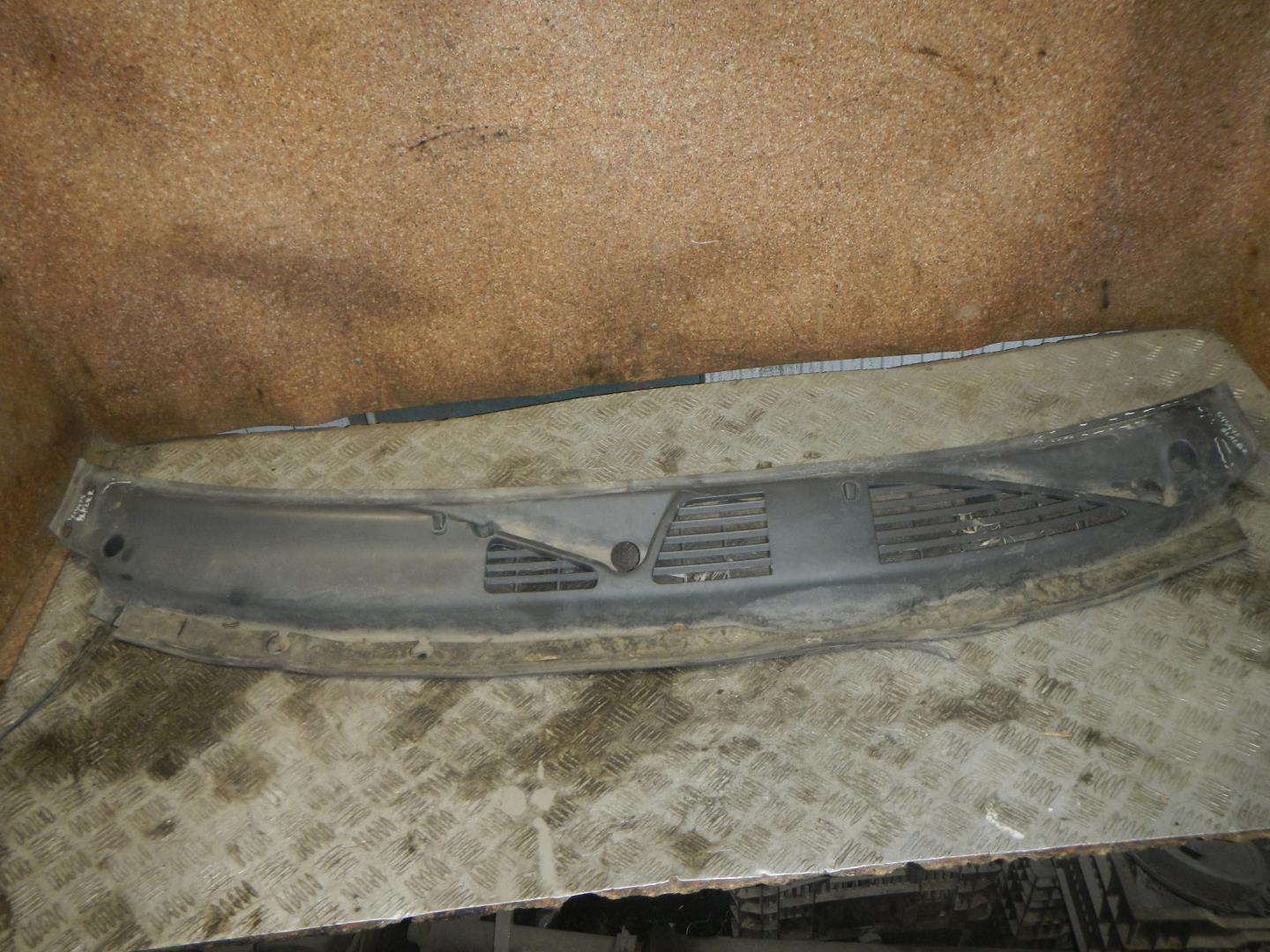 Решетка стеклоочистителей (Жабо)