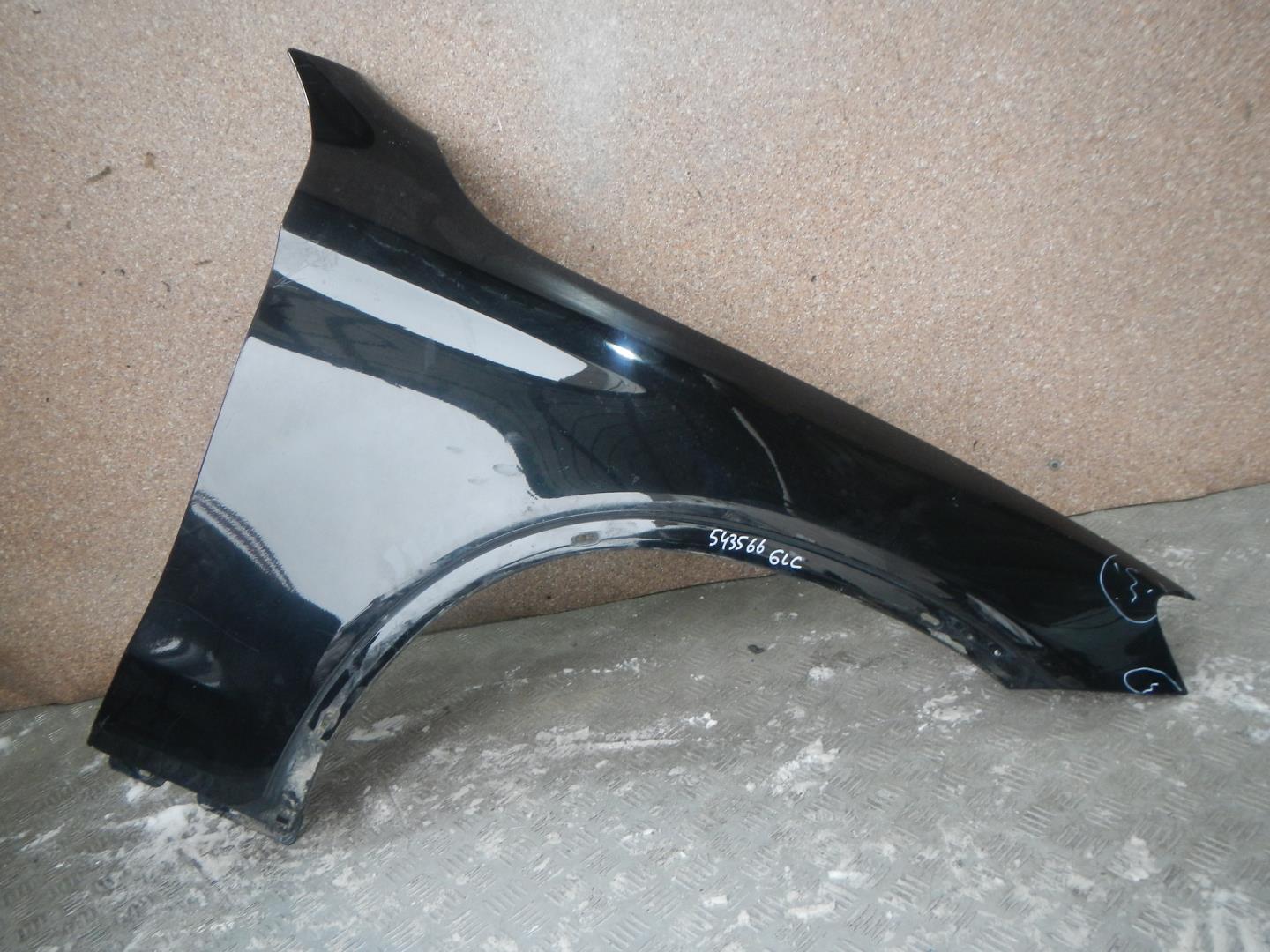 Крыло переднее правое