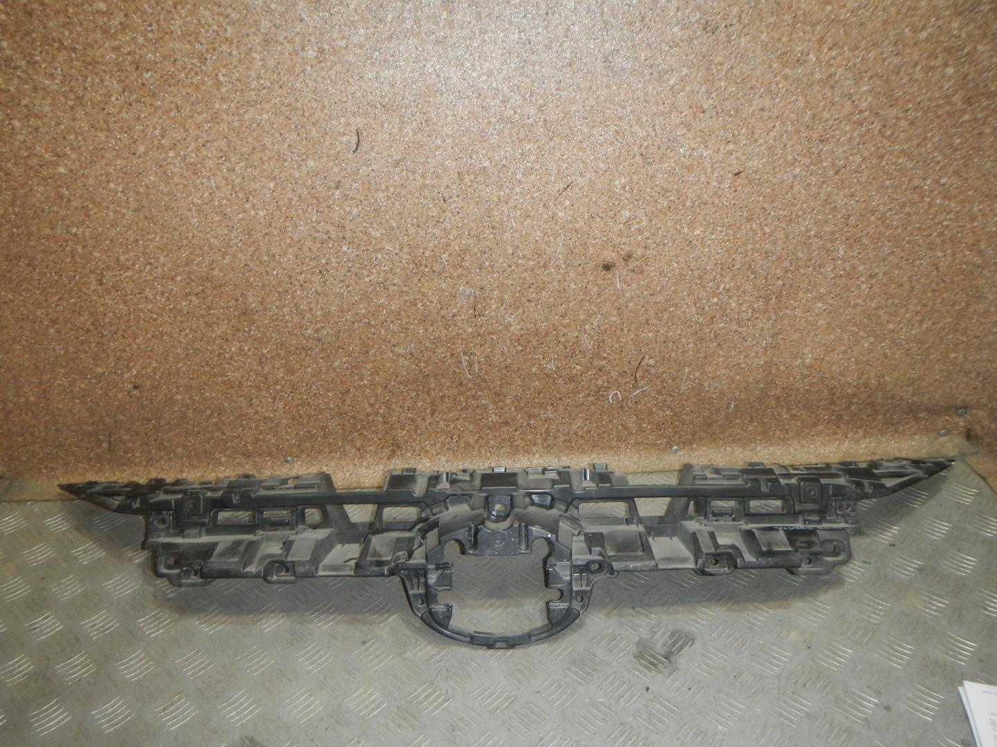 Кронштейн переднего бампера