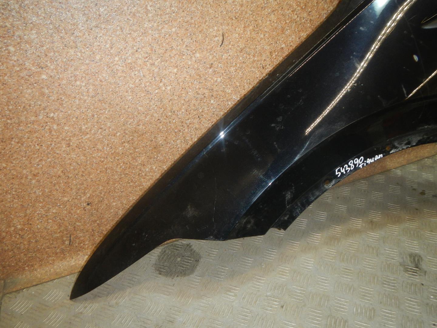 Крыло переднее левое