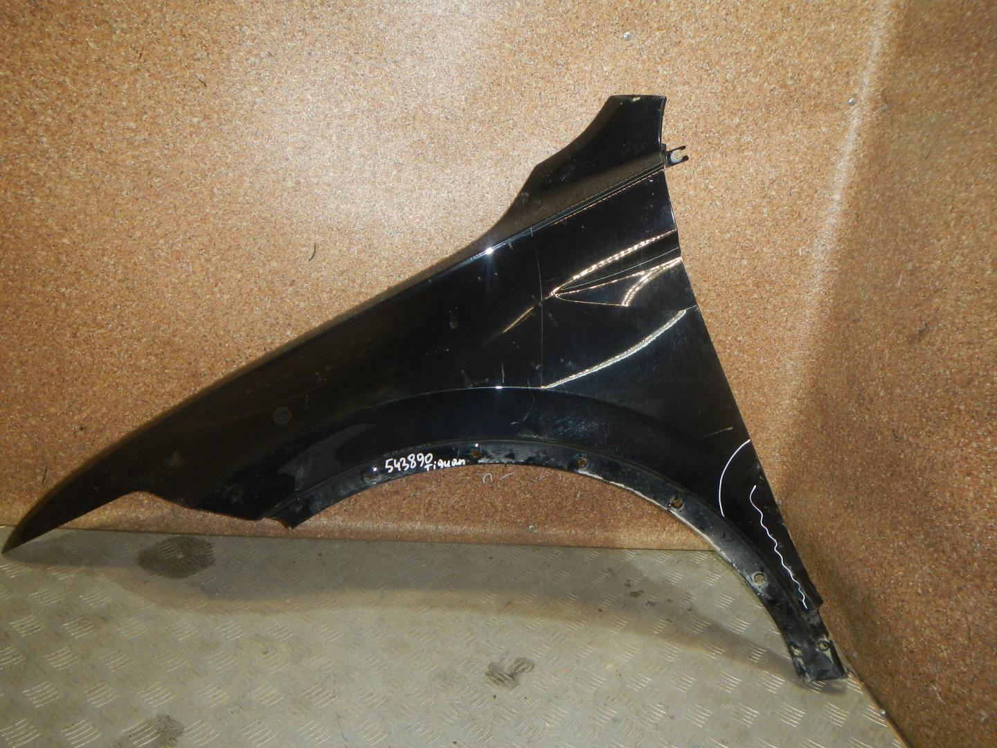 Крыло переднее левое