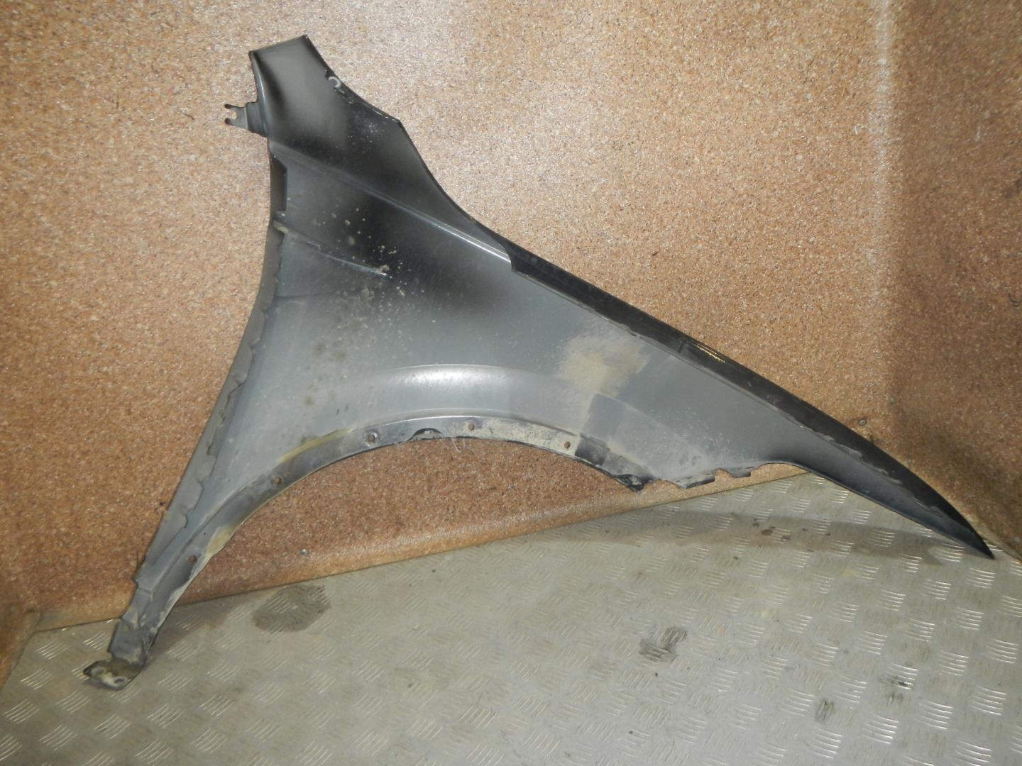 Крыло переднее левое