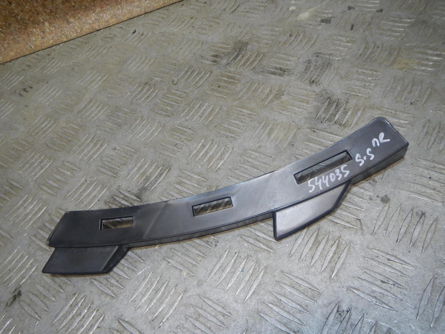 Кронштейн переднего бампера правый