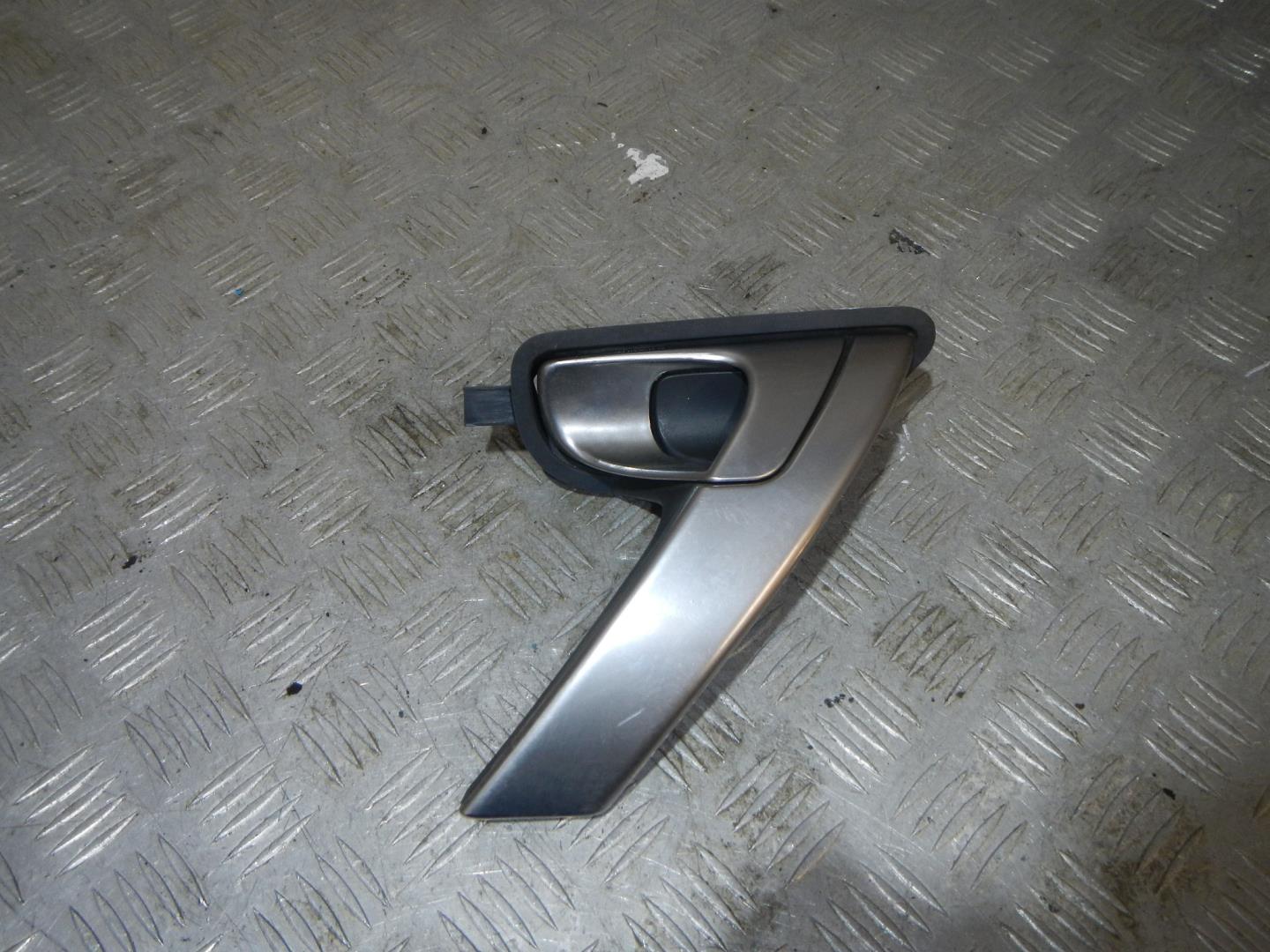 Ручка двери внутренняя левая