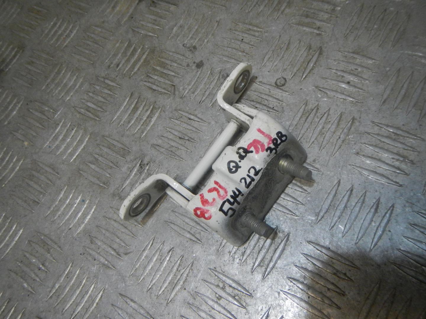 Петля двери задней правой верхняя