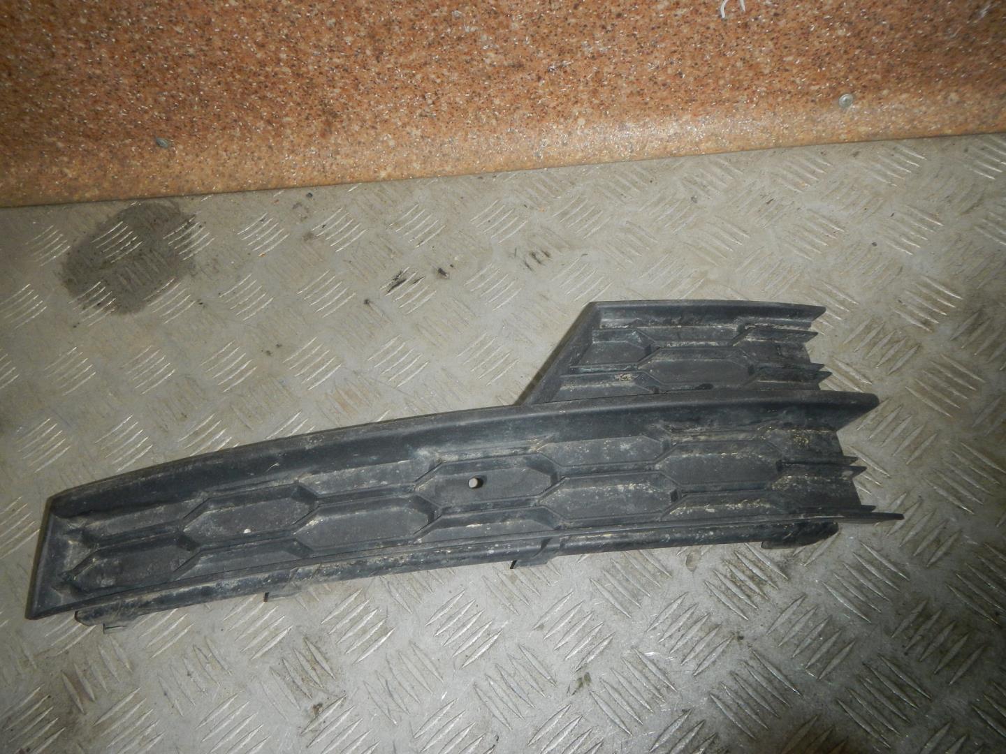 Решетка в бампер правая