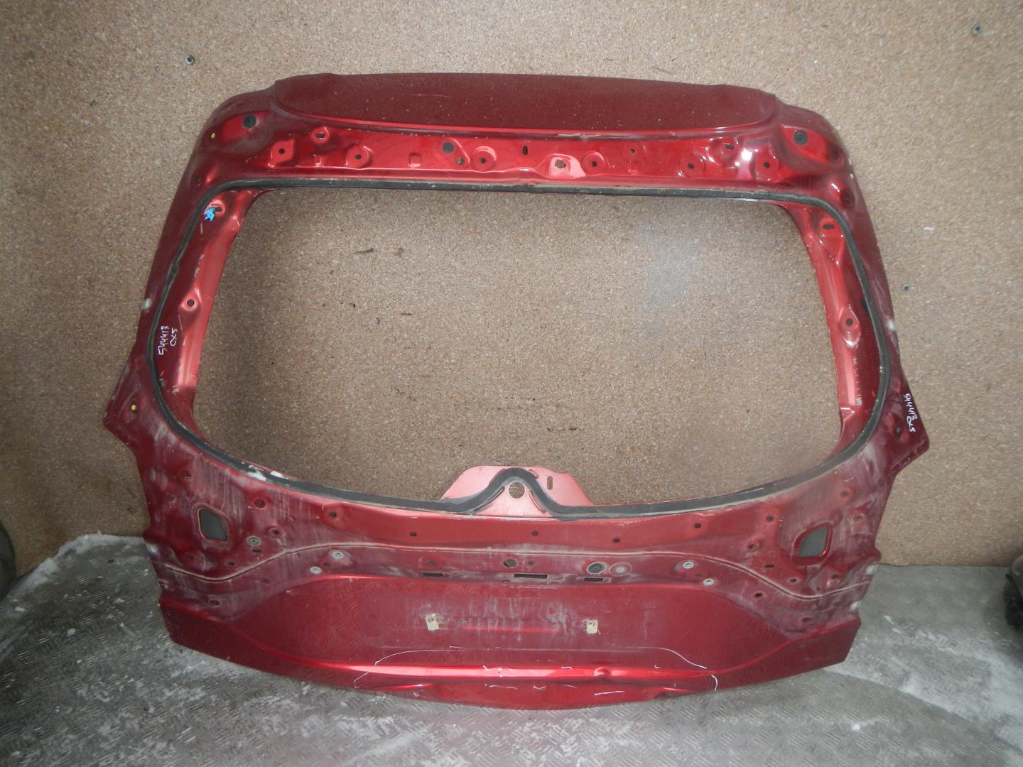 Дверь багажника