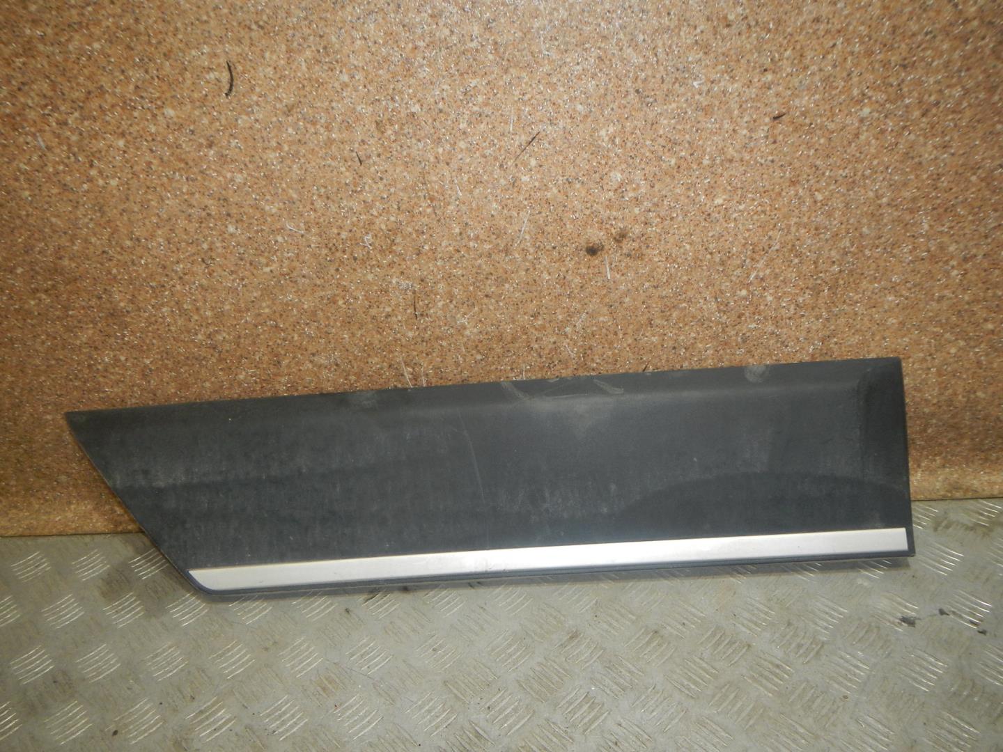 Молдинг задней правой двери