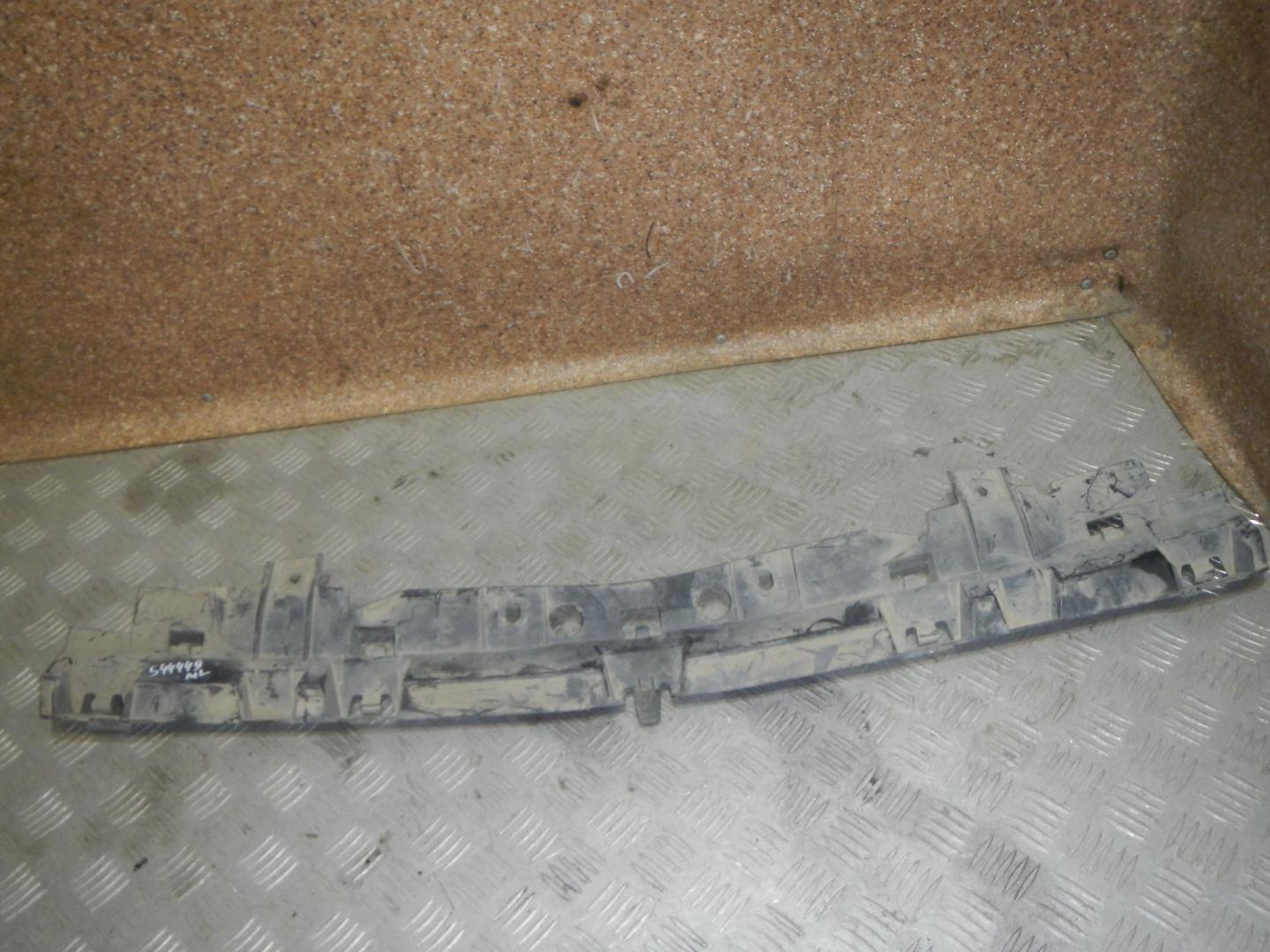 Кронштейн переднего бампера