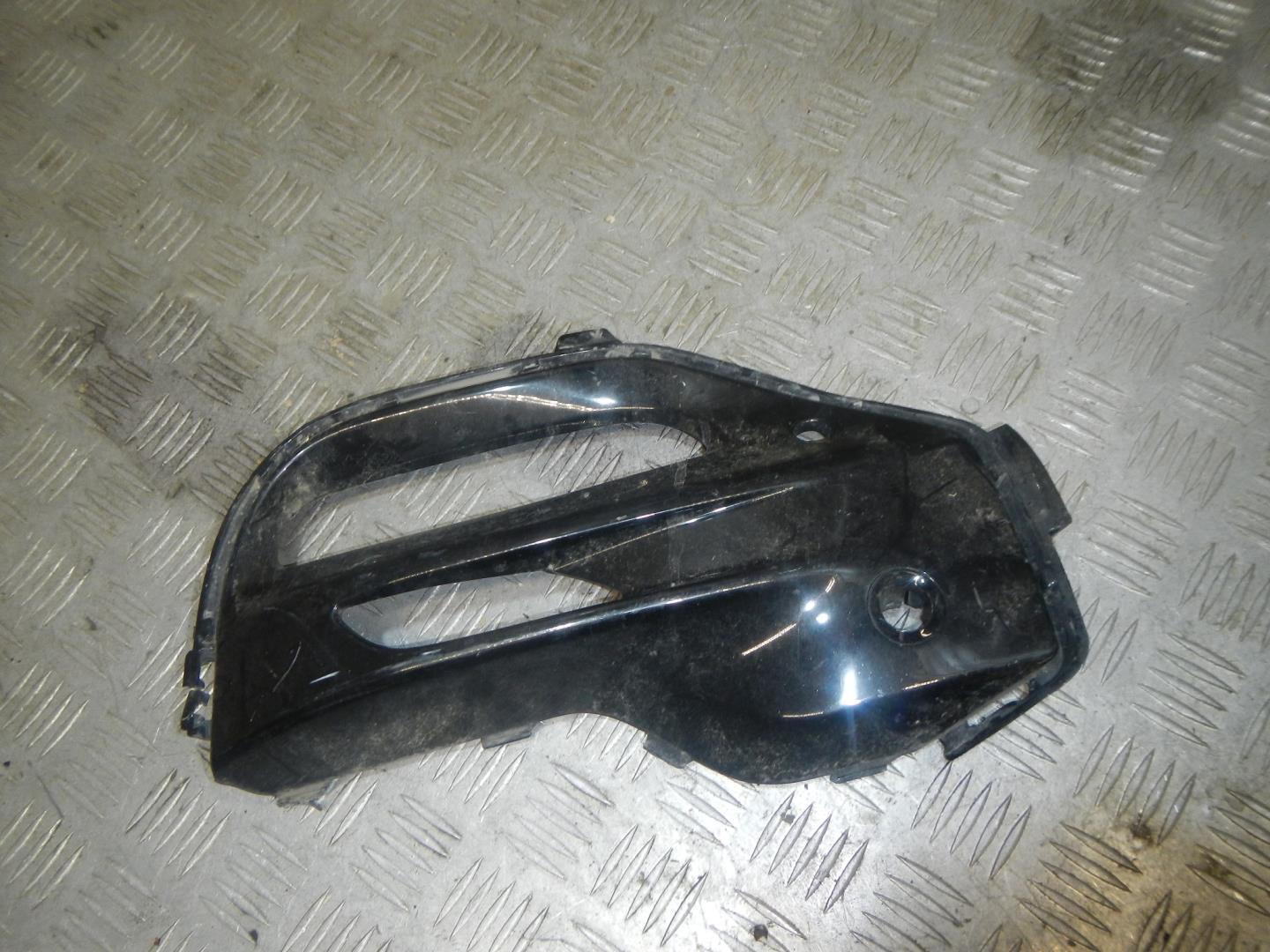 Накладка переднего бампера правая