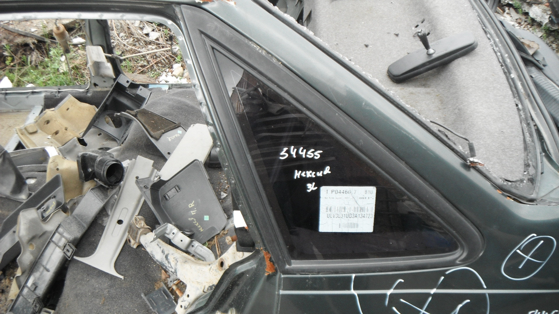 Стекло кузовное глухое левое