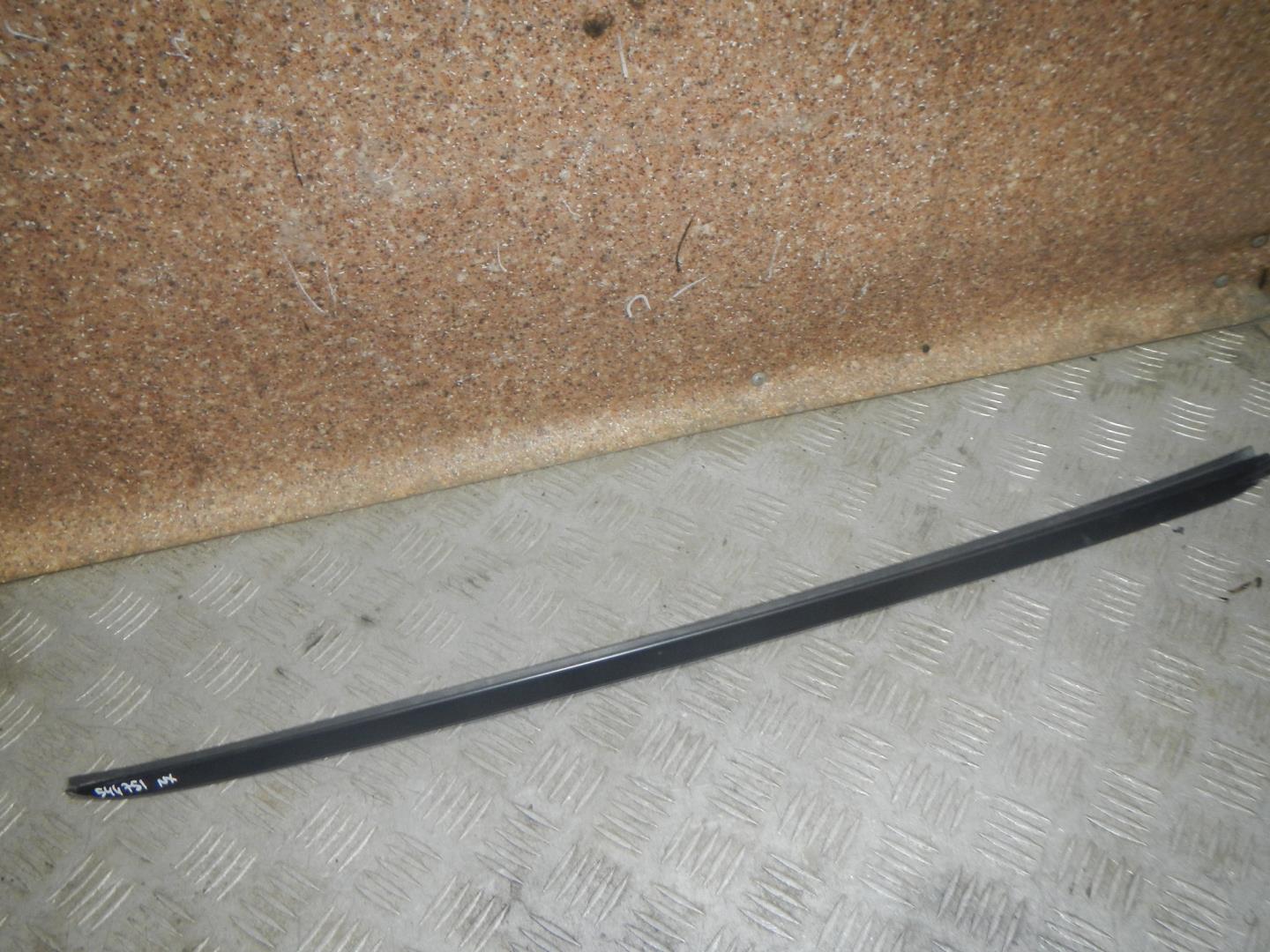 Молдинг лобового стекла