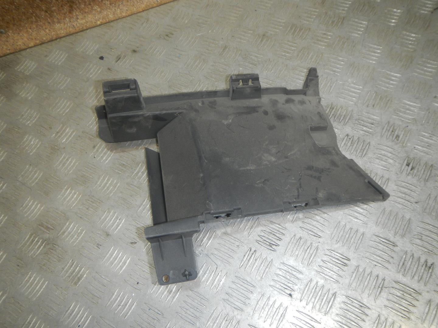 Воздуховод радиатора правый