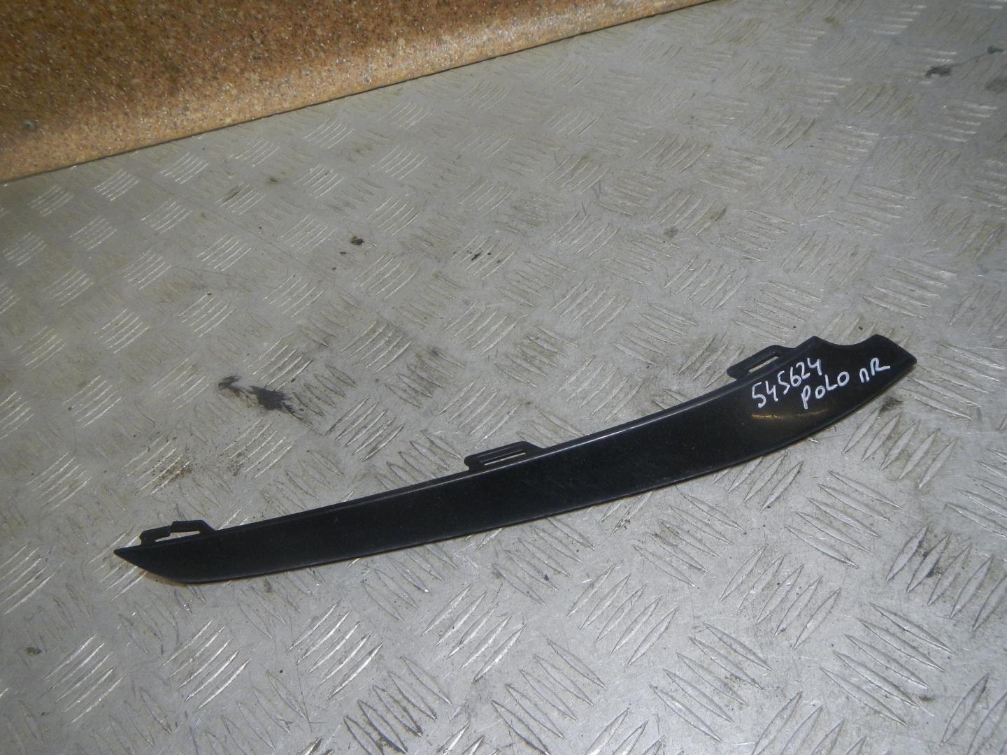 Молдинг переднего бампера правый